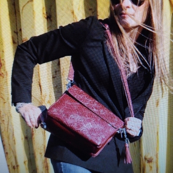 Concealed Carry Tan Tooled Cowhide Organizer Crossbody by Gun Tote'n Mamas EUC - Picture 15 of 16